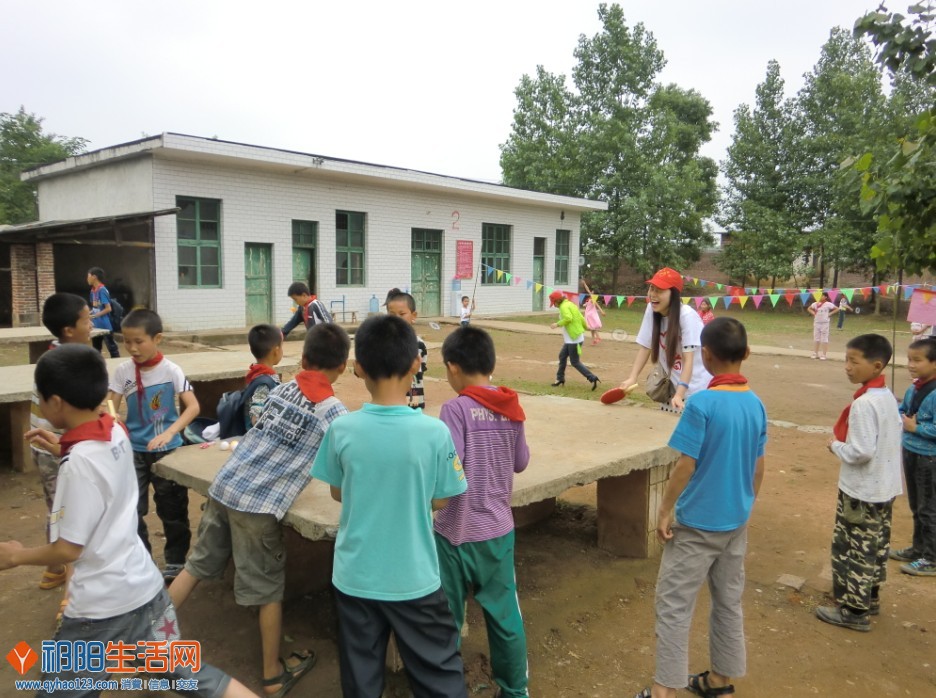 和学生打球.jpg
